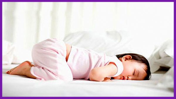 Tư thế trẻ em ngủ rất quan trọng giúp nếu sai gây ra nhiều bệnh lý đường hô hấp và hàm răng
