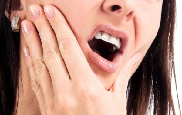 bọc răng sứ và những biến chứng khó lường