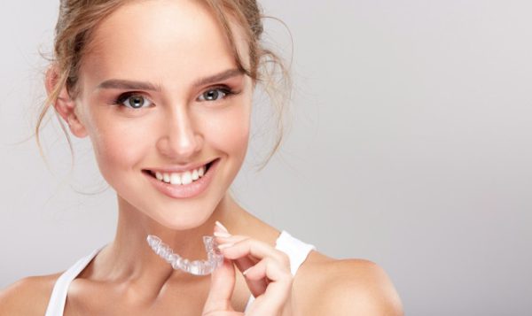 Giá niềng răng trong suốt invisalign là bao nhiêu?