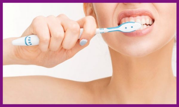 vệ sinh răng miệng sai cách khiến men răng bị phá hủy nghiêm trọng