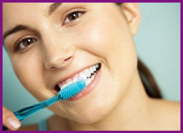 cần chăm sóc răng miệng kỹ lưỡng khi niềng răng ở mặt trong