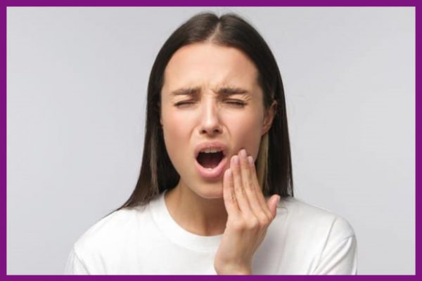 Viêm tủy răng gây các cơn đau nhức khó chịu