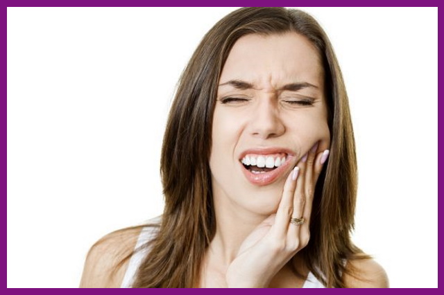 niềng răng ở mặt trong có thể gây khó chịu cho người bệnh