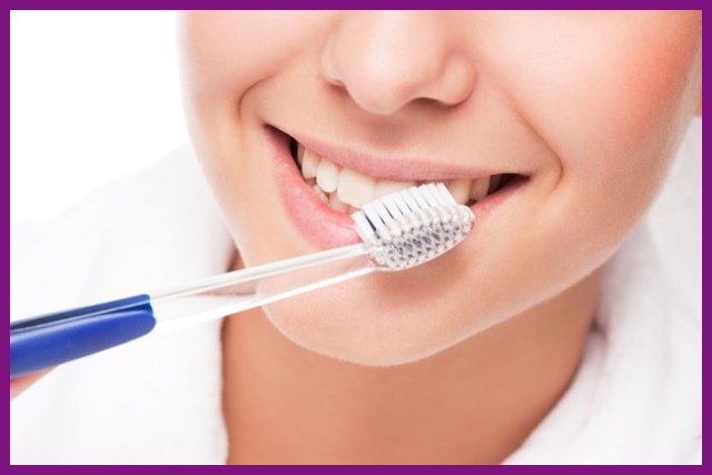 vệ sinh răng miệng thường xuyên là cách tốt nhất để bảo vệ tủy răng tránh khỏi sự tấn công của vi khuẩn
