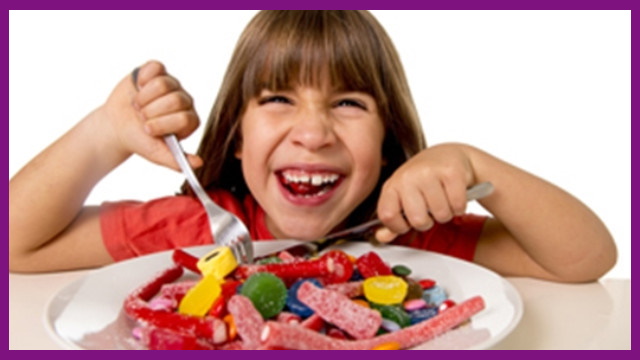 nên hạn chế cho trẻ tiêu thụ quá nhiều đồ ngọt