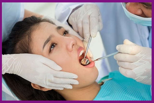 khám răng định kỳ là rất cần thiết để bác sĩ theo dõi và phát hiện kịp thời những dấu hiệu bất thường ở hàm giả tháo lắp