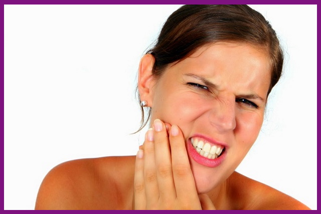 viêm chóp ở chân răng thường gây những cơn đau nhức dữ dội cho người bệnh