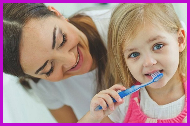 dấu hiệu mọc răng hàm ở trẻ cần biết