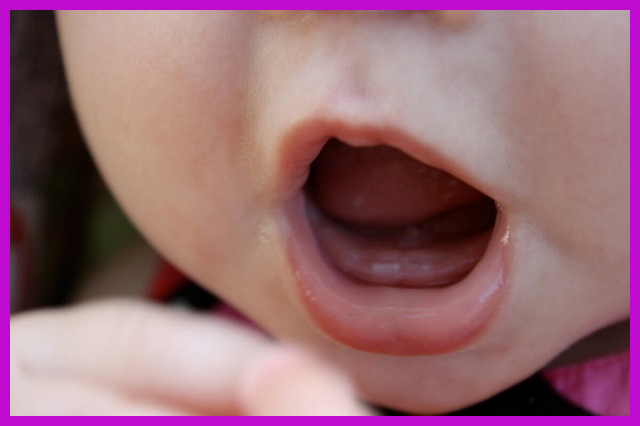 dấu hiệu mọc răng ở trẻ sơ sinh như thế nào