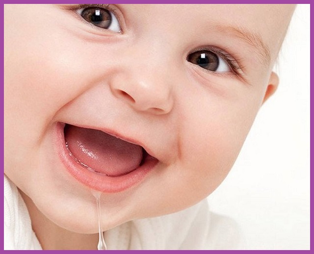 em bé chảy nước dãi khi mọc răng