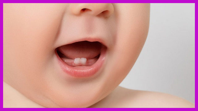 em bé mọc răng nào trước và cách chăm sóc