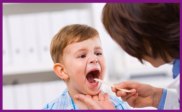 khi bị viêm nướu răng, phụ huynh nên dẫn trẻ đến phòng khám để được điều trị kịp thời