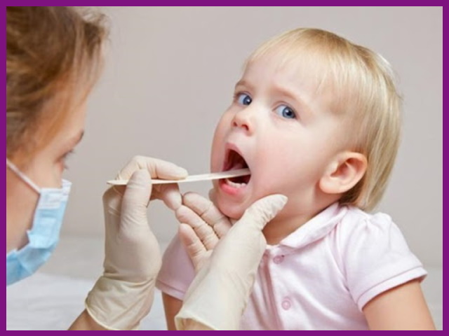 đưa trẻ đi khám răng sớm sẽ giúp bác sĩ theo dõi kịp thời sức khỏe răng miệng ở trẻ