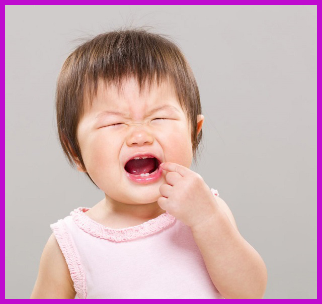 mọc răng ở trẻ em có phải khám bác sĩ không