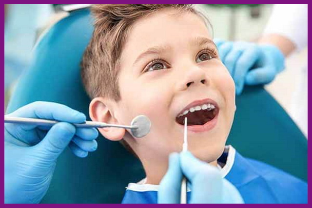 nên đưa trẻ đi khám răng định kỳ sau nhổ răng