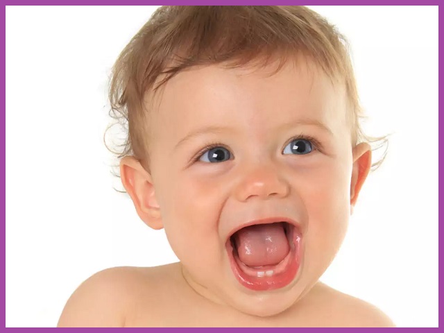 phản ảnh sức khỏe bé trong giai đoạn mọc răng