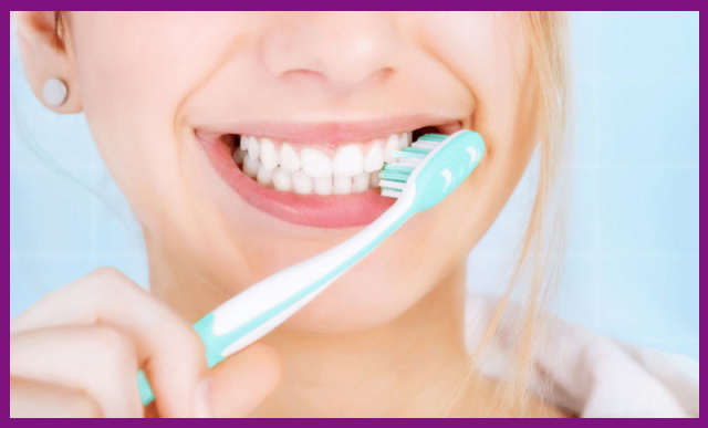 sau khi điều trị viêm nha chu xong, bạn nên chải răng đều đặn mỗi ngày để ngăn mảng bám hình thành trên răng
