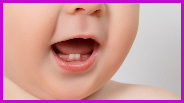 trẻ sơ sinh mọc răng 