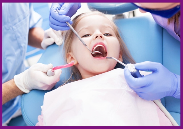 đưa trẻ đi khám răng định kỳ sẽ giúp ngăn chặn được rất nhiều bệnh lý răng miệng nguy hiểm