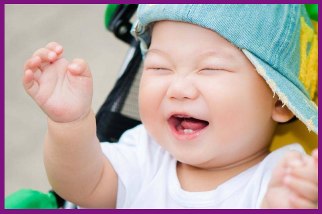 thông thường trẻ em mọc răng bắt đầu từ 6 tháng tuổi