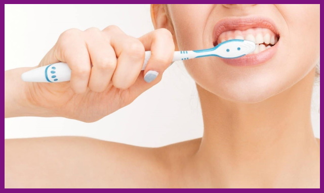 vệ sinh răng miệng kém là nguyên nhân gây ra bệnh nha chu