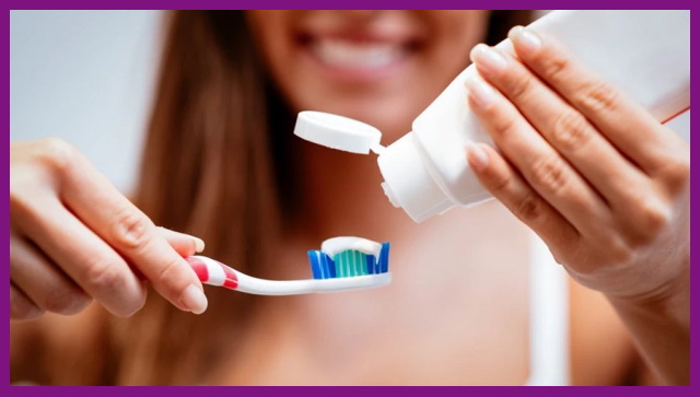 phòng ngừa viêm nha chu bằng cách vệ sinh răng miệng đều đặn hằng ngày